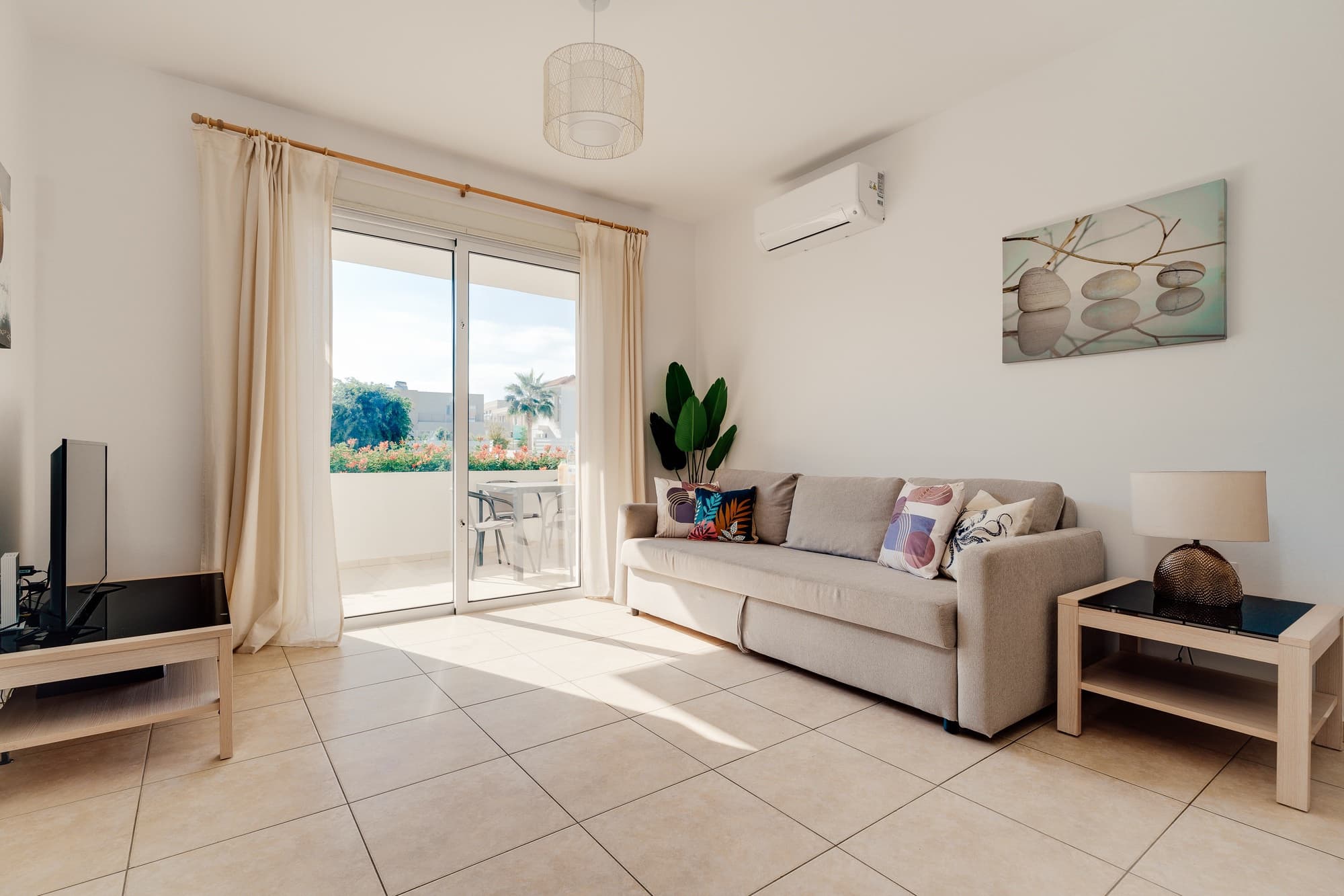 Sunny 2BR Ground Floor Apartment
