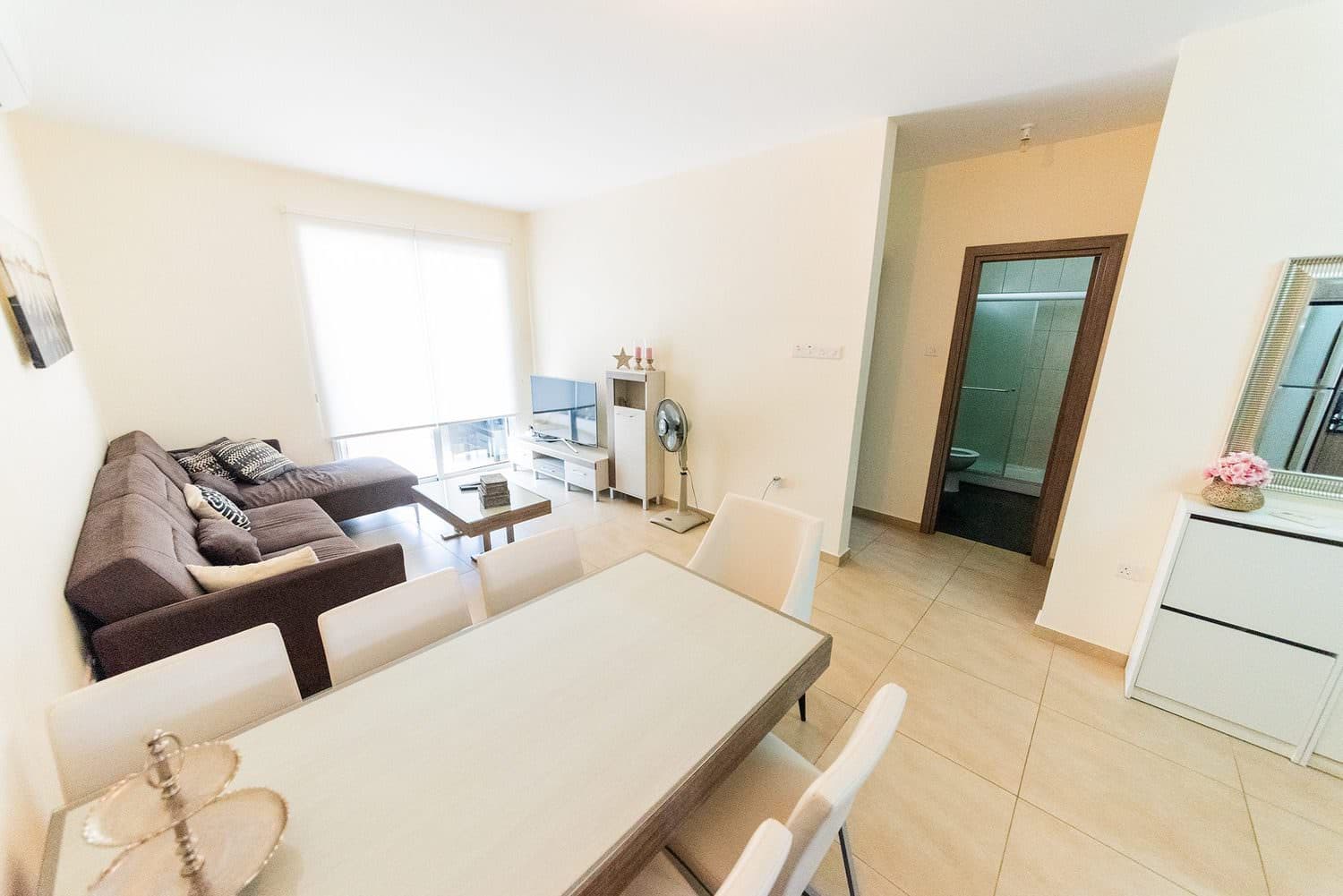 Elegant 2BR Pool Apartment M2DS photo 4