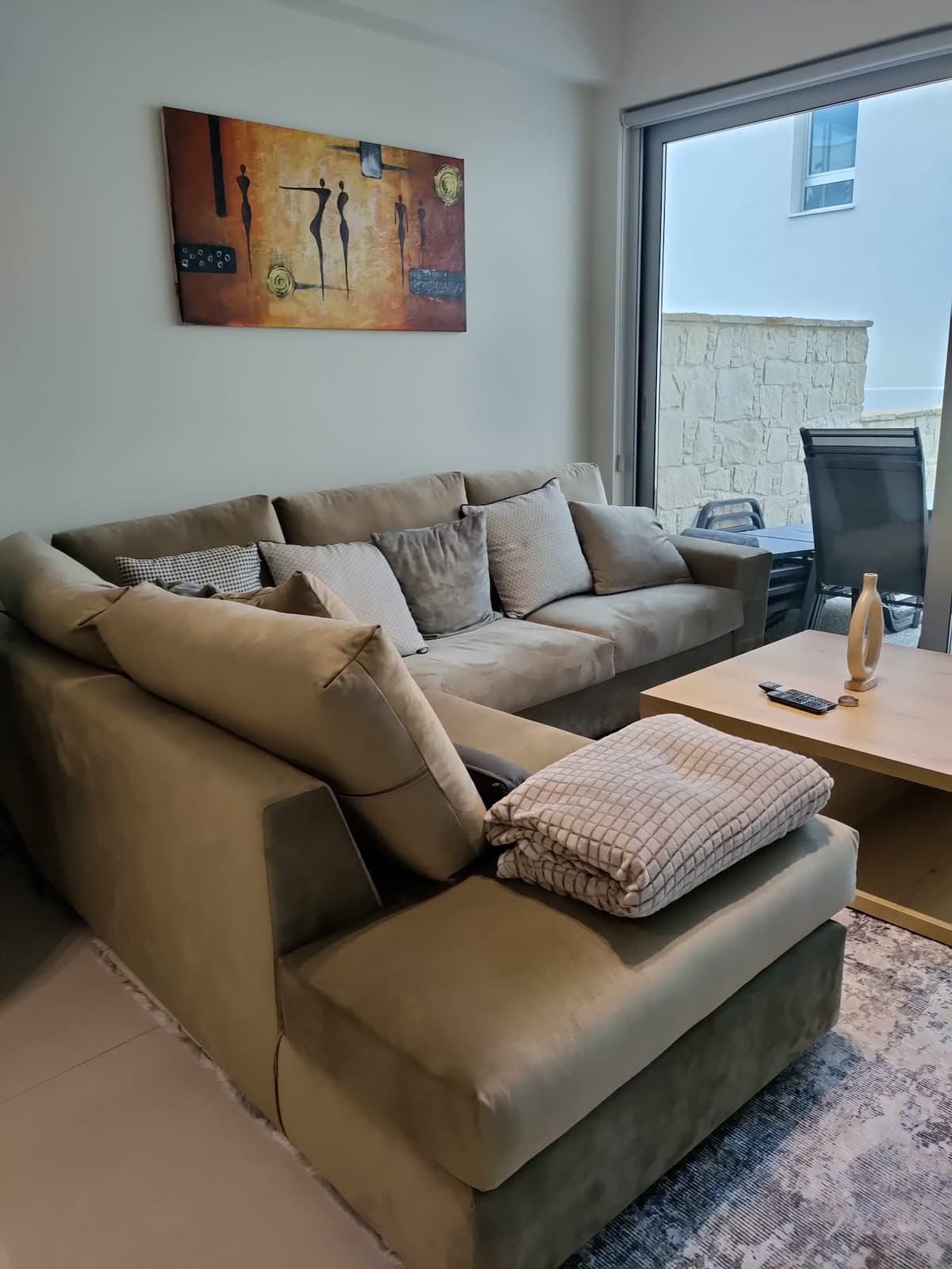 Mythical Blue 2BR Ground Floor Apartment photo 2